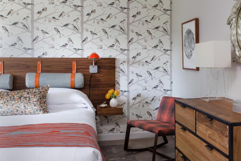 Queen Room image 3