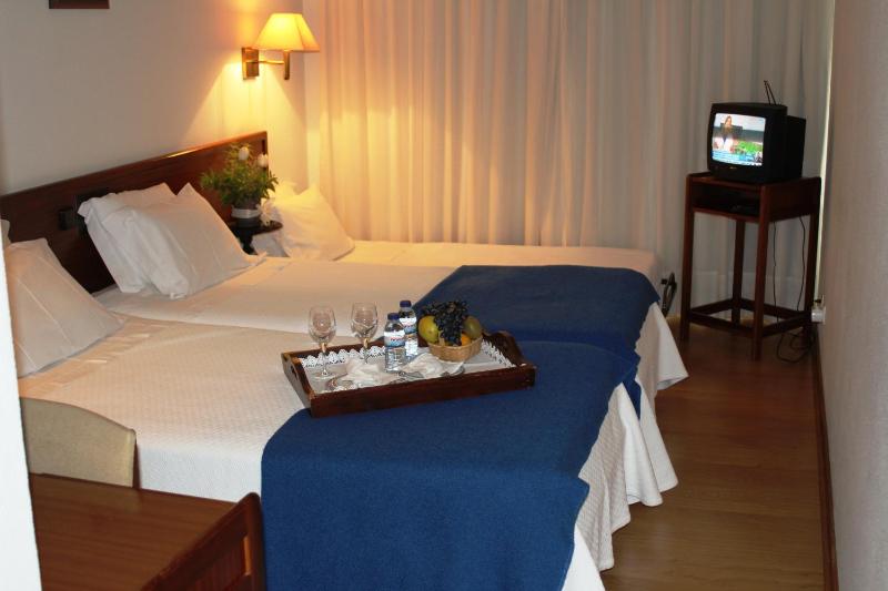 Double Room with Extra Bed image 2