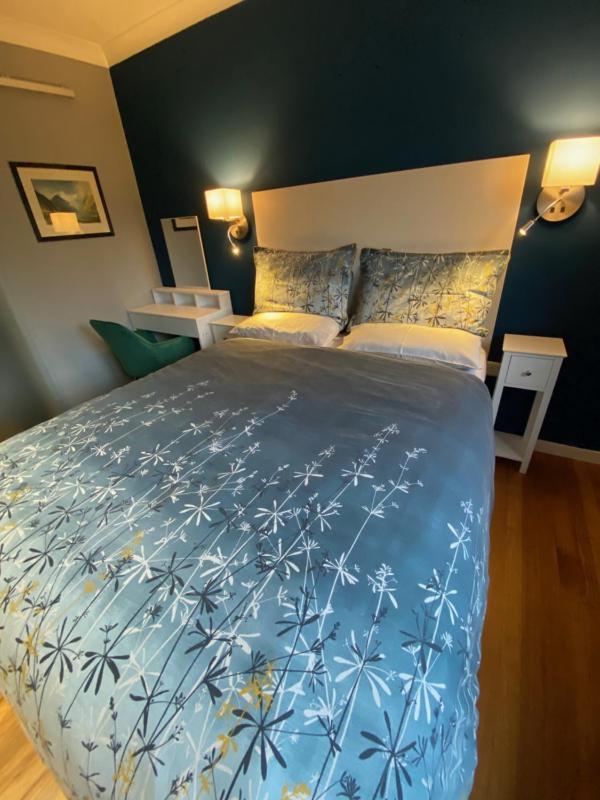 King Room with Mountain View image 1