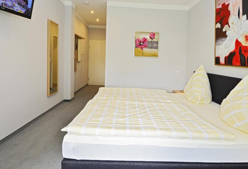Double Room with Garden View image 2