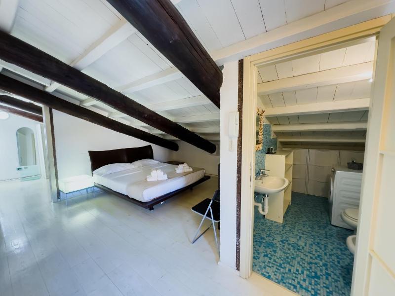 One-Bedroom Apartment - Split Level - Arena Deluxe - Piazetta Mura Gallieno 46 image 4