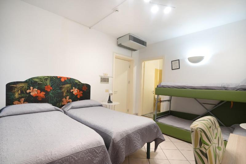 Quadruple Room image 4