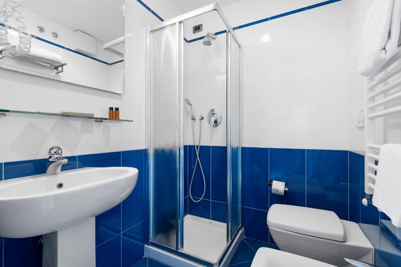 Single Room image 4