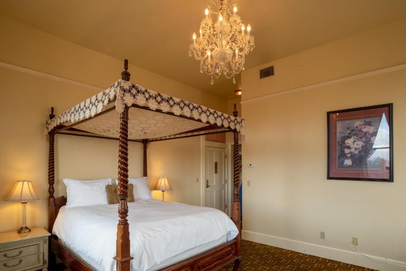 Superior Queen Room image 2