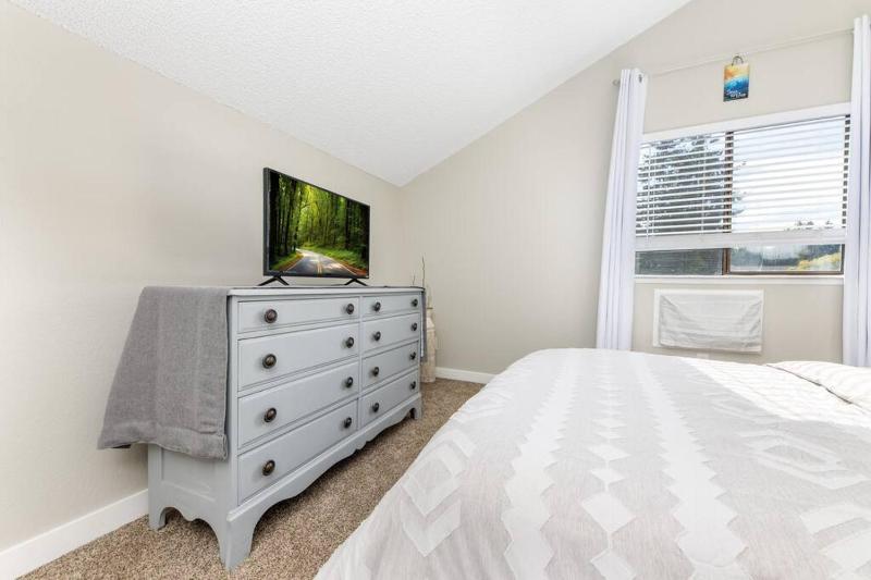 Three-Bedroom House image 4