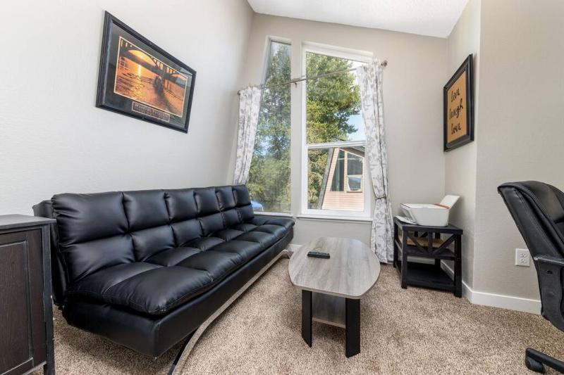 Three-Bedroom House image 2