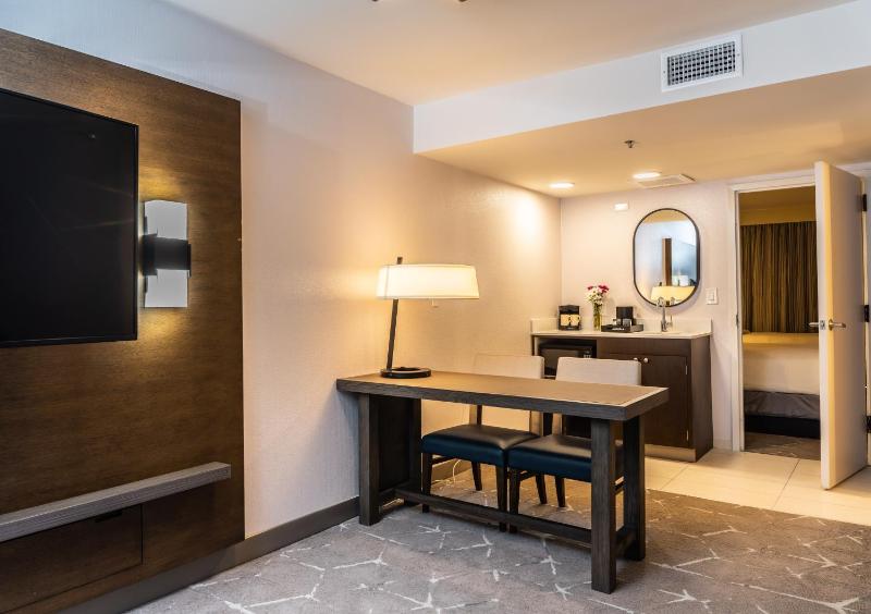Two-Room King Suite - Non-Smoking image 3