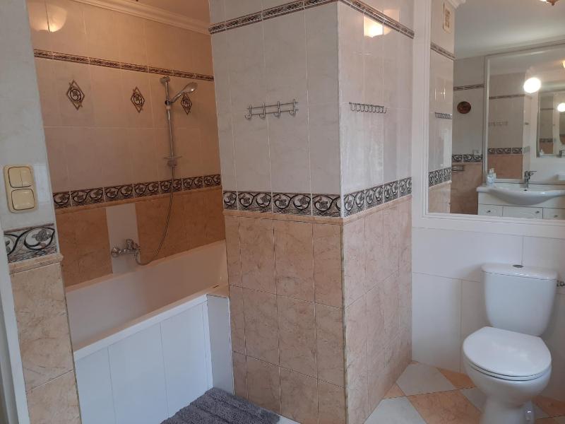 Triple Room with Shared Bathroom image 1
