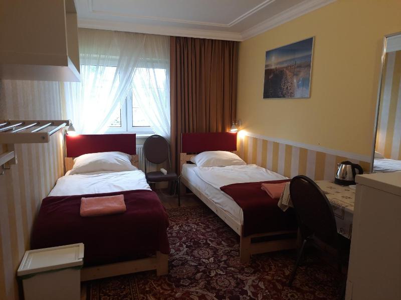Standard Double Room with Shared Bathroom image 3