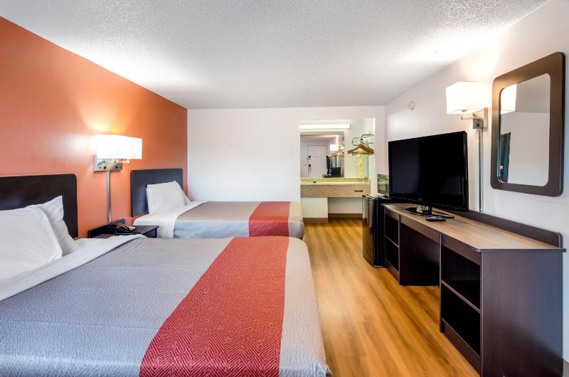 Deluxe Quadruple Room - Non-Smoking image 2