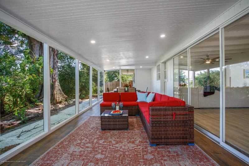 Gorgeous Grove Contemporary Family Home - image 42