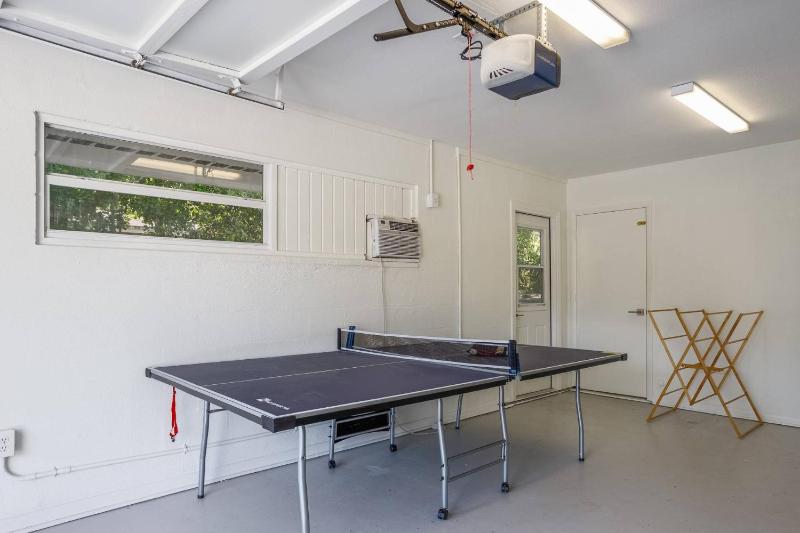 Gorgeous Grove Contemporary Family Home - image 3
