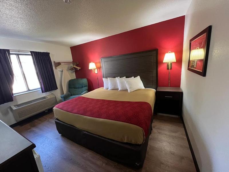 King Room - Non-Smoking image 2