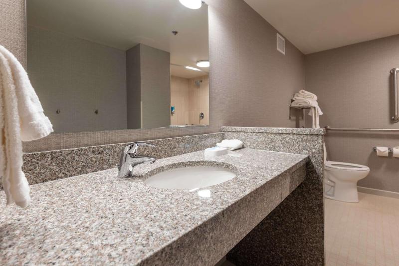Deluxe King Room - Disability Access - Non-Smoking image 2