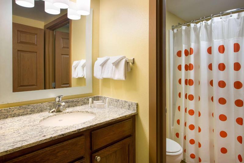 Two Bedroom Suite - Queen in Each image 2