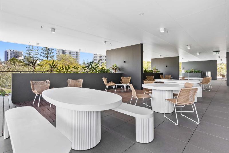 2 Bedroom Luxury in Burleigh Heads! - image 13