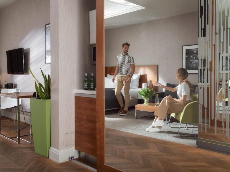 Deluxe Double Room image 3