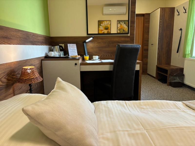 Double or Twin Room image 2