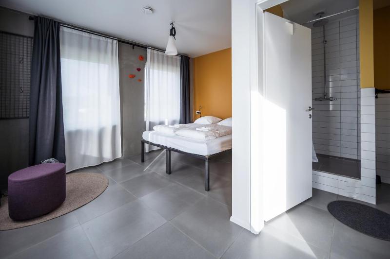 Double or Twin Room with Private Bathroom image 3