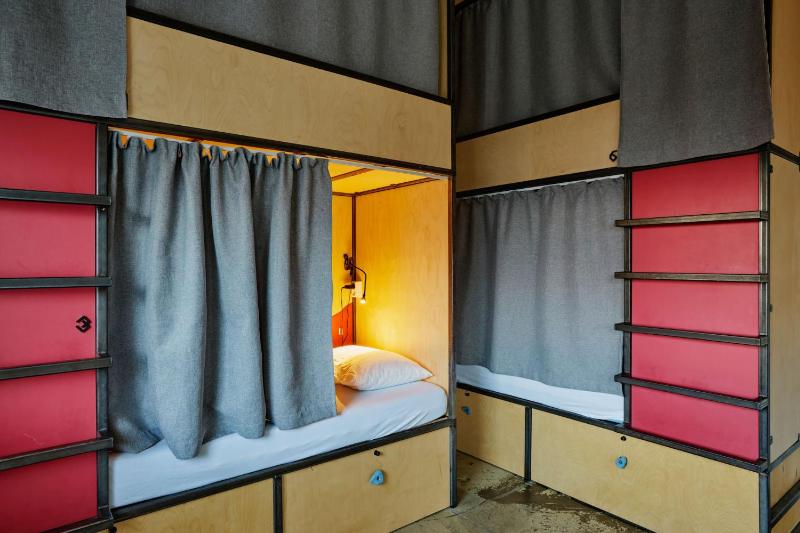 Bed in 6-Bed Mixed Dormitory Room image 3