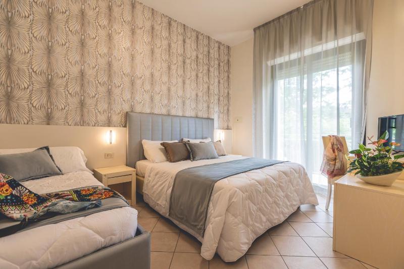 Superior Triple Room image 4