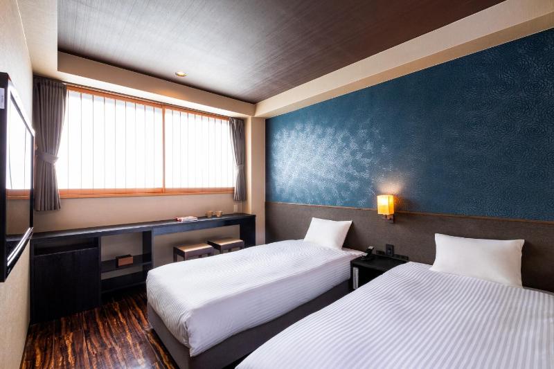 Superior Twin Room image 2