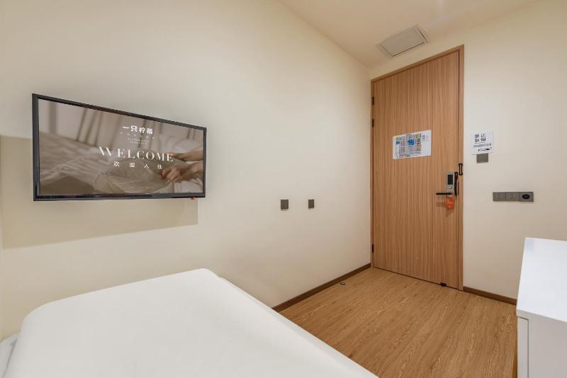 Lemon Hotel - Metro Line 1 Line 7 Changshu Road 200 meters - image 3