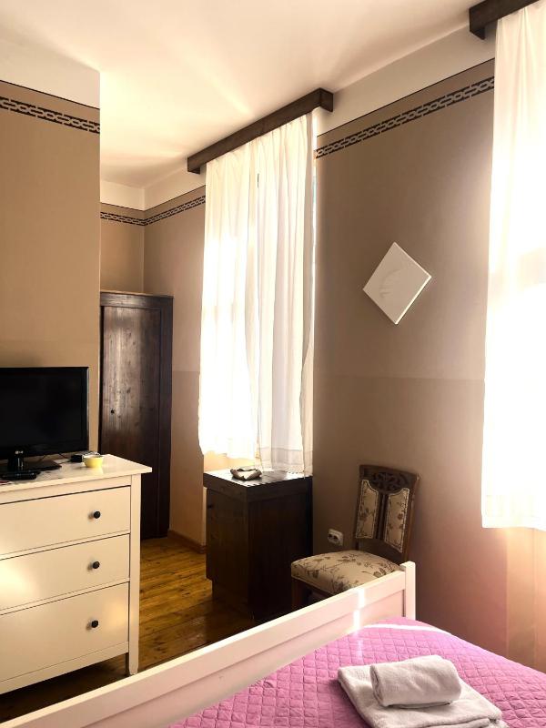 Family Room image 1