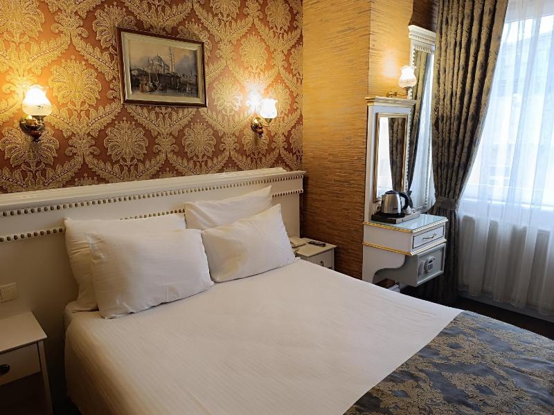 Double or Twin Room image 4