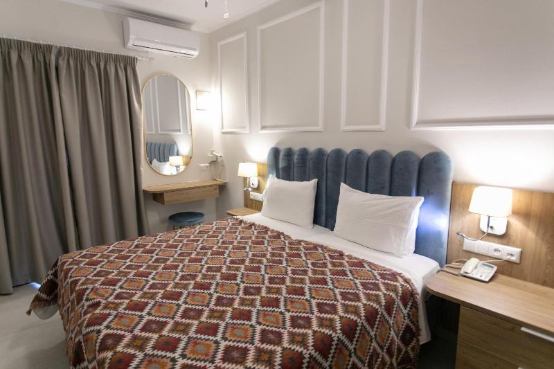 Standard Double or Twin Room image 1