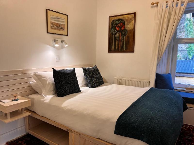 Double Room with Garden View image 1