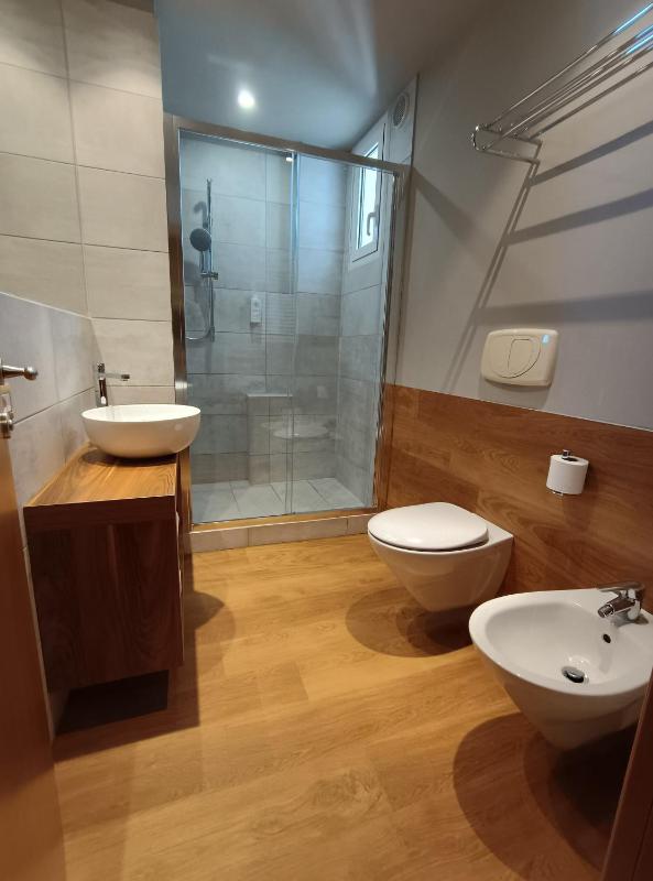 Economy Triple Room image 1