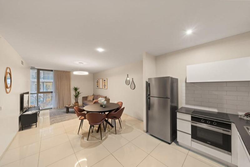 Modern & Comfortable 1-Bedroom Oasis with Luxury Amenities - image 5