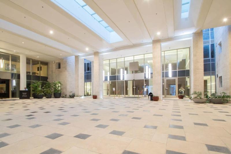 Modern & Comfortable 1-Bedroom Oasis with Luxury Amenities - image 4