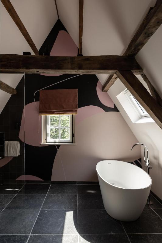 Deluxe Double Room with Bath image 4