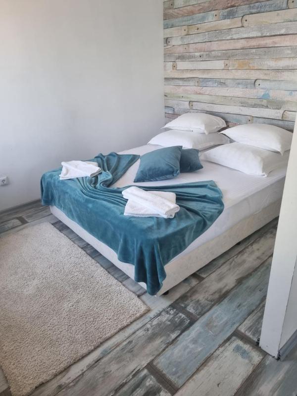 Deluxe One-Bedroom Apartment with Sea View image 1