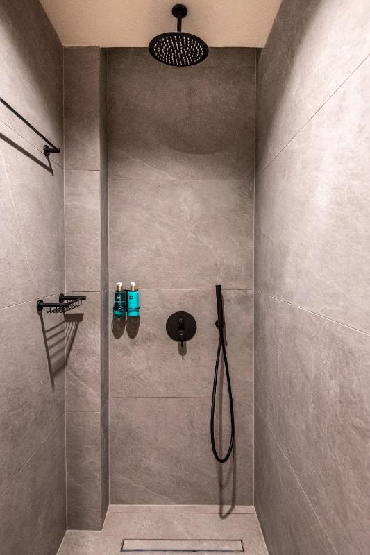 Suite with Hot Tub image 3