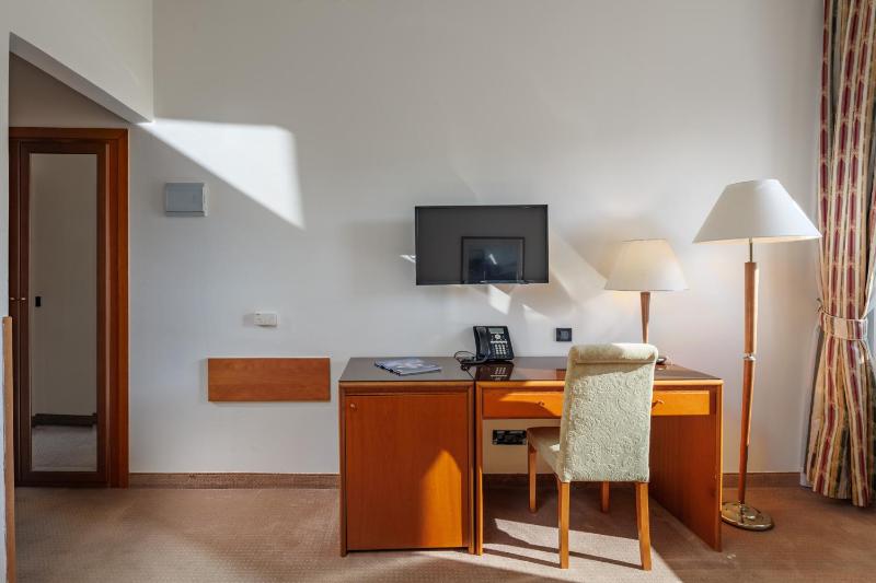 Standard Single Room image 3
