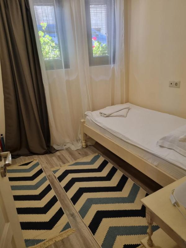 One Bedroom Apartment with Street View image 2