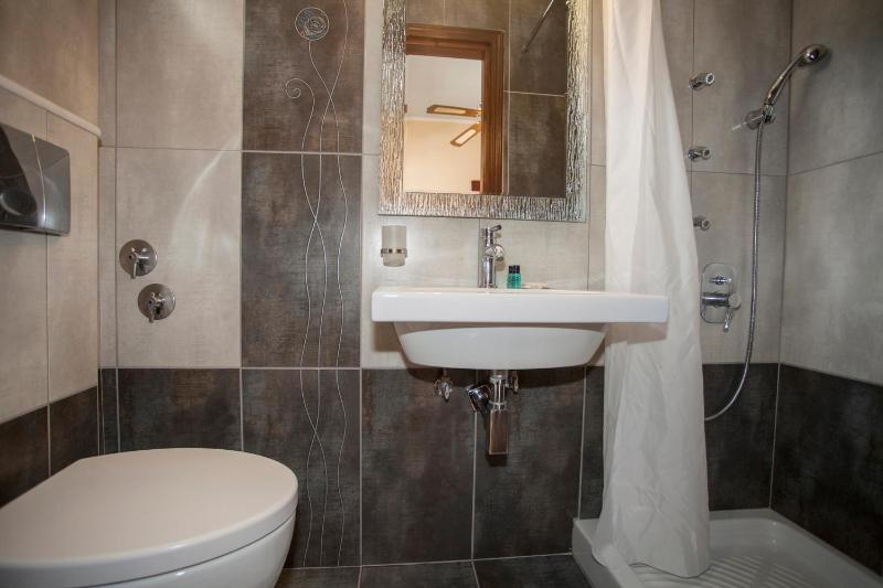 Double or Twin Room image 4