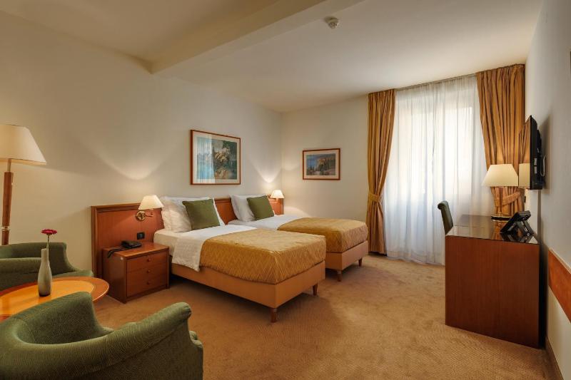 Standard Double or Twin Room image 1