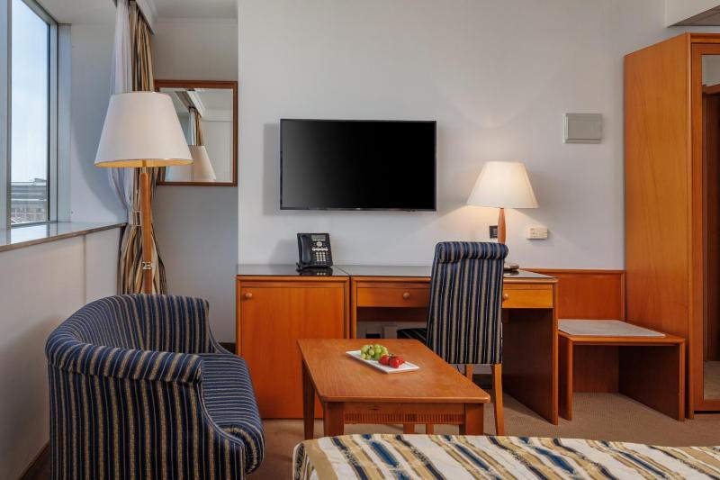 Superior Double or Twin Room image 4