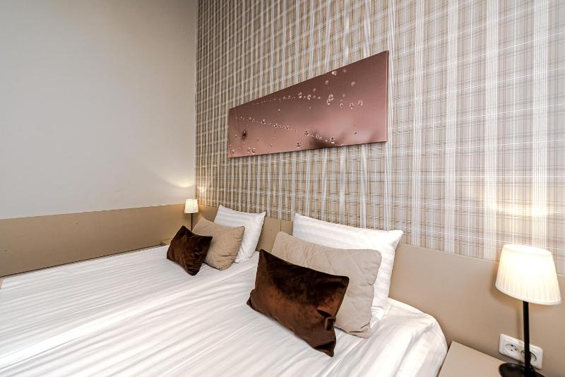 Two-story Deluxe Suite with a Balcony and Spa Access image 2