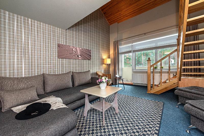 Two-story Deluxe Suite with a Balcony and Spa Access image 4