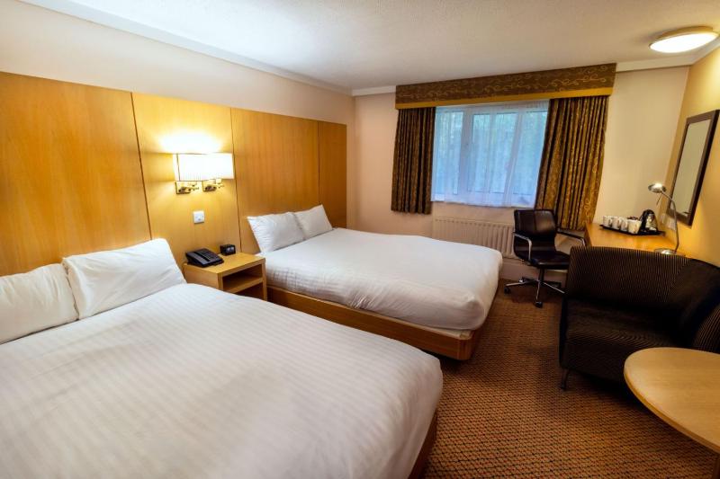 Standard Double Room with Two Double Beds image 4