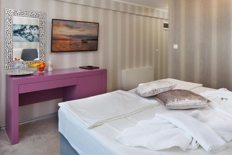 Superior Double Room with Sea View image 4