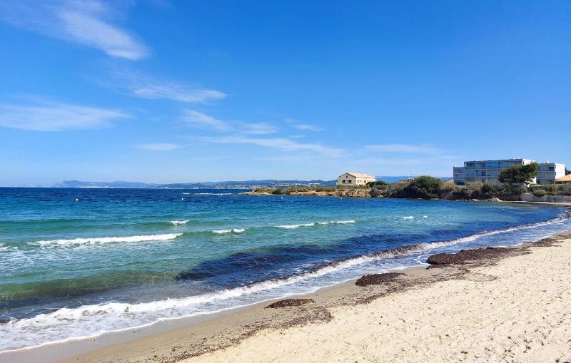 Stunning Apartment In Sanary-Sur-Mer With Wifi - image 11