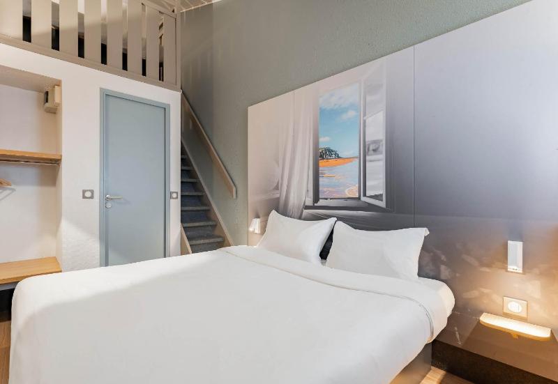 Quadruple Room image 4