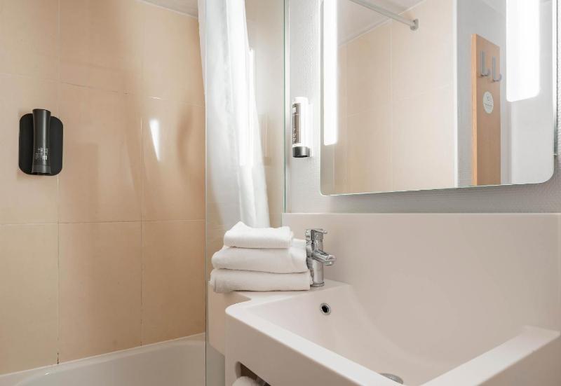 Double Room image 2