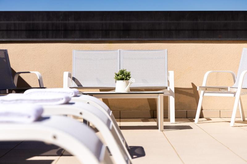 Two-Bedroom Apartment (7 Adults) - Split Level image 1